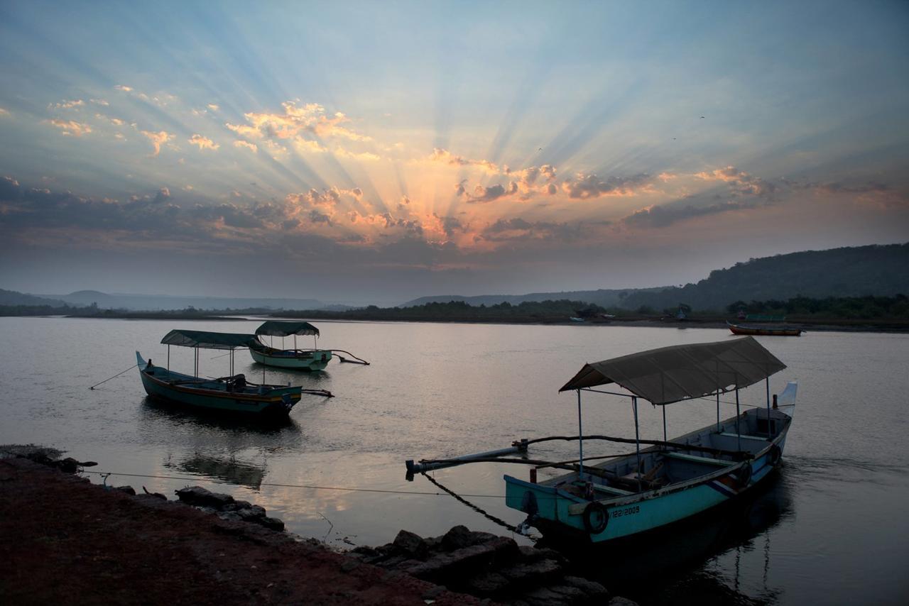 Matoshri Beach Resort Малван Экстерьер фото