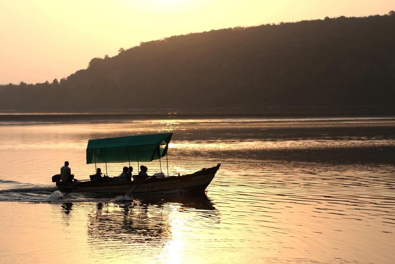Matoshri Beach Resort Малван Экстерьер фото